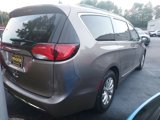 Used 2017 Chrysler Pacifica Touring-L image 5