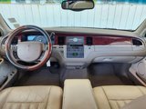 Used 2005 Lincoln Town Car Signature image 2