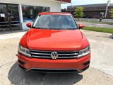 Used 2019 Volkswagen Tiguan SE w/ Panoramic Sunroof Package image 2