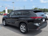 Used 2023 Toyota Highlander LE image 3