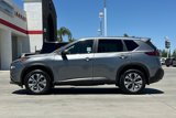 Used 2023 Nissan Rogue SV image 3