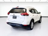 Used 2017 Nissan Rogue SV image 4