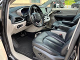 Used 2021 Chrysler Pacifica Touring-L image 5
