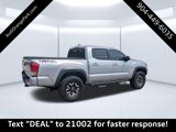 Used 2017 Toyota Tacoma TRD Off-Road w/ Premium & Technology Package image 3