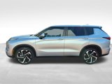 Used 2023 Mitsubishi Outlander SE image 3