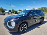 Used 2023 Mitsubishi Outlander SE image 2