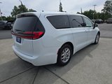 Used 2023 Chrysler Pacifica Touring-L image 6
