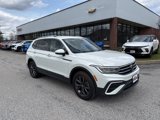 Used 2023 Volkswagen Tiguan SE image 2
