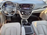 Used 2021 Chrysler Pacifica Touring-L image 3