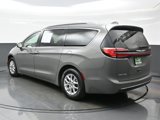Used 2021 Chrysler Pacifica Touring-L image 4