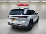 Used 2023 Jeep Grand Cherokee Laredo image 5