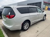 Used 2017 Chrysler Pacifica Touring-L image 2