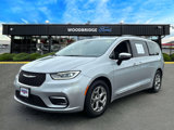 Used 2023 Chrysler Pacifica Limited image 2