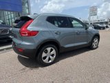 Used 2022 Volvo XC40 T5 Momentum image 3