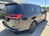 Used 2022 Chrysler Pacifica Touring-L w/ Uconnect Theater Family Group image 4