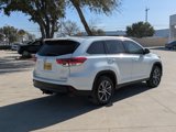 Used 2019 Toyota Highlander XLE w/ Carpet Mat Package (TMS) image 3