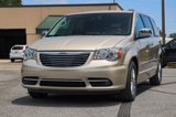 Used 2014 Chrysler Town & Country Touring-L image 3