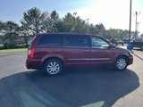 Used 2016 Chrysler Town & Country Touring w/ Driver Convenience Group image 5