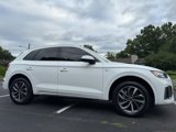 Used 2022 Audi Q5 2.0T Premium w/ Convenience Package image 3