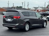 Used 2017 Chrysler Pacifica Touring-L image 5