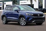 Used 2022 Volkswagen Taos SE w/ Panoramic Sunroof Package image 2