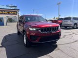 Used 2023 Jeep Grand Cherokee Laredo image 2