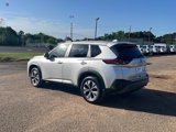 Used 2023 Nissan Rogue SV image 3