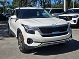 Used 2023 Kia Seltos S w/ Navigation Package image 3