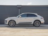 Certified 2022 Porsche Macan image 2