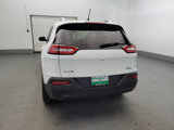 Used 2018 Jeep Cherokee Latitude w/ Cold Weather Group image 6