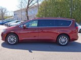 Used 2022 Chrysler Pacifica Touring-L image 4