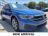 Used 2024 Volkswagen Jetta SE w/ Panoramic Sunroof Package image 2