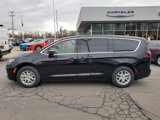 New 2025 Chrysler Pacifica Select image 2