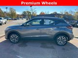 Used 2022 Nissan Kicks SV image 2