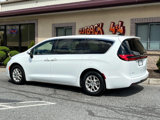 Used 2023 Chrysler Pacifica Touring-L image 6