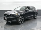 Used 2021 Volvo XC40 T5 Momentum w/ Premium Package image 5