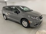 New 2025 Chrysler Pacifica Select image 3