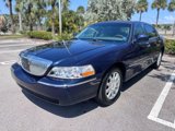 Used 2009 Lincoln Town Car Signature Limited image 3