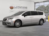 New 2025 Chrysler Pacifica Select image 2