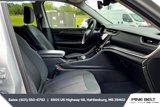 Used 2023 Jeep Grand Cherokee L Laredo image 6