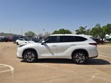 Used 2023 Toyota Highlander XLE image 4
