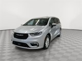 Used 2023 Chrysler Pacifica Touring-L image 5