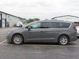 Used 2021 Chrysler Pacifica Touring-L image 4