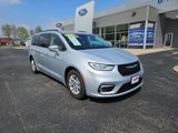 Used 2022 Chrysler Pacifica Touring-L image 3