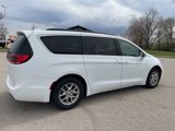 Used 2022 Chrysler Pacifica Touring-L image 2