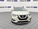 Used 2018 Nissan Rogue SV image 2