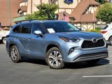 Used 2022 Toyota Highlander XLE image 2