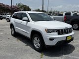 Used 2017 Jeep Grand Cherokee Laredo image 2