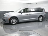 Used 2021 Chrysler Pacifica Touring-L image 4