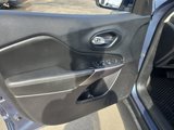 Used 2019 Jeep Cherokee Latitude Plus w/ Comfort/Convenience Group image 5